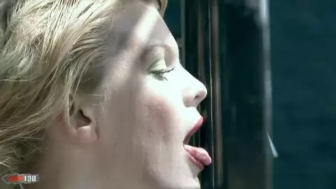 Trio BDSM Anal dans un Cachot avec la Blonde Maigre Rittea et la Brune Patricia Parisch photo 03