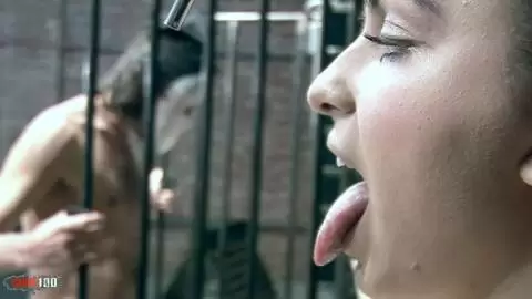 Trio BDSM Anal dans un Cachot avec la Blonde Maigre Rittea et la Brune Patricia Parisch photo 06