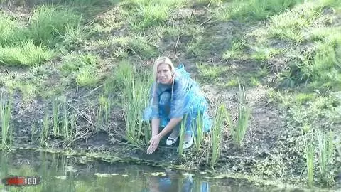 La bombe blonde Deniska affronte deux étalons masqués Sean et Nigel McKenna dans un plan à trois hardcore photo 01