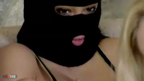 Druuna Diva - Home Invasion : Trio Anal avec des Cambrioleurs Masqués photo 2