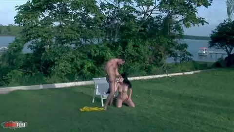 Roxy Panther : Baise Torride sur Pelouse avec Éjaculation photo 16