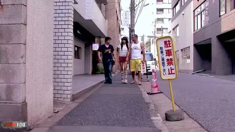 Kaoruko Wakaba, l'écolière japonaise, dans un plan à trois MMF torride avec Titof photo 1