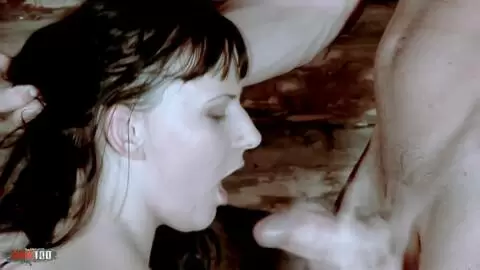 Trio médiéval dans une cabine rustique : la serveuse brune Lilly Ramon double pénétration par Joe Monti et Lauro Giotto photo 14