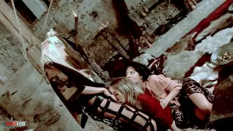 Trio lesbien médiéval avec Boroka, Vanessa et Radka photo 03