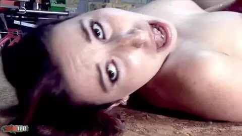 Tony James et Philippe Soine offrent à Roxanne une baise anale hardcore photo 12