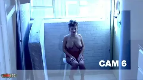 Les gros seins de Claudia rebondissent dans un trio anal photo 01