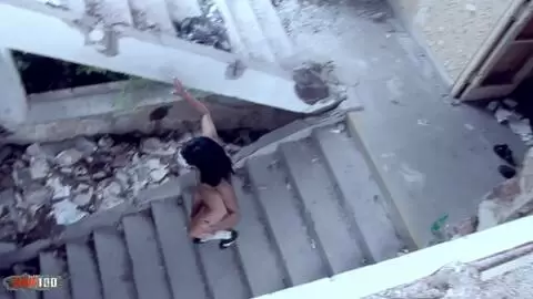 Brune Salope Renata Prend du Sperme en Bouche et Anal en Extérieur photo 16