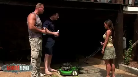 Double pénétration en extérieur avec une salope asiatique parfaite photo 01