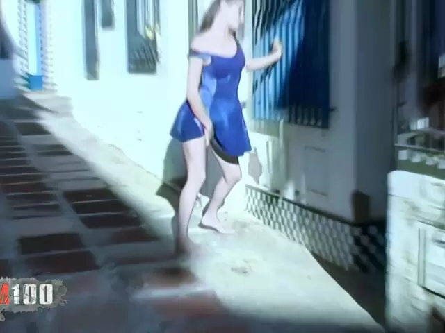 La magnifique blonde Val se dénude  photo 3