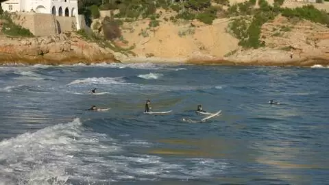 La superbe blonde Val se dévoile sur les rochers  photo 1