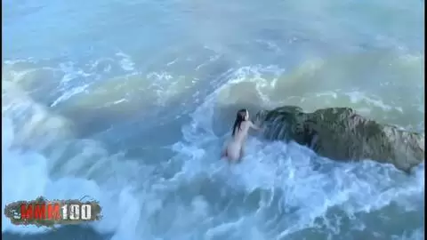 La ravissante blonde Val fait un strip  photo 10