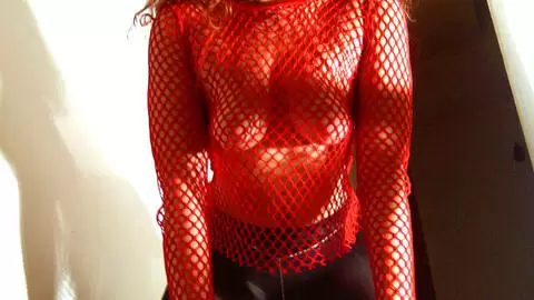 La belle petite brune Vanille pose dans les escaliers  photo 12