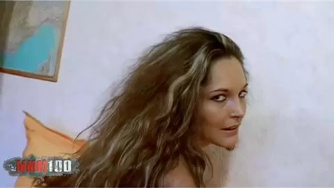 La ravissante Vayana se dévoile dans la chambre à coucher  photo 16