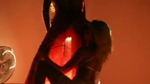 Jeux de lumière pour deux sauvageonnes photo 7