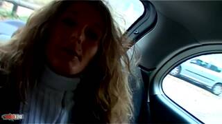 Larry s\'occupe des jolis tour