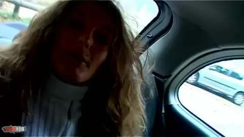 Larry s'occupe des jolis touristes photo 01