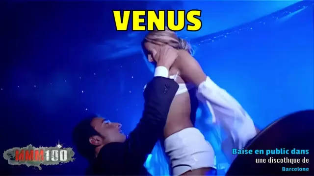 Baise en public dans une discothèq...