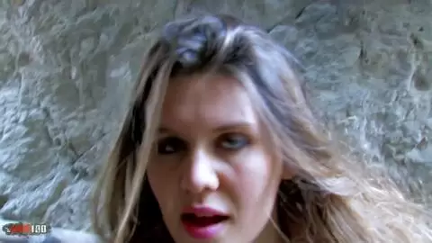 La belle blonde Victoria Delice pose  photo 10