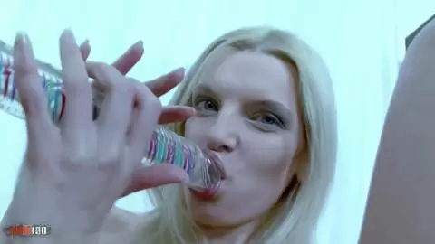 Victoria, maigre jeune blonde russe baise hard photo 02