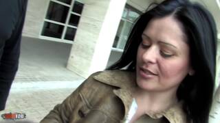 Une mÃ©nagÃ¨re trÃ¨s sal...