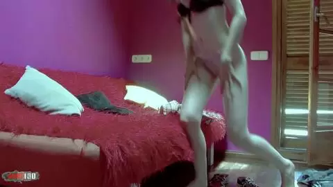 Très excitante teen brune Vladana pose en solo devant sa webcam  photo 08