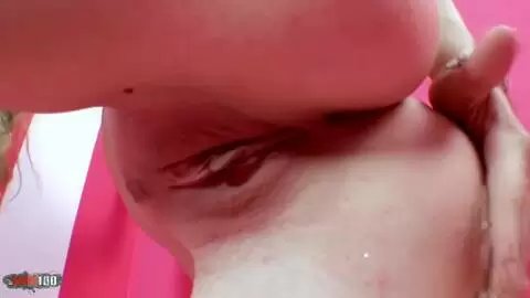 La superbe jeune blonde Yaiza Del Mar fait un strip  photo 14