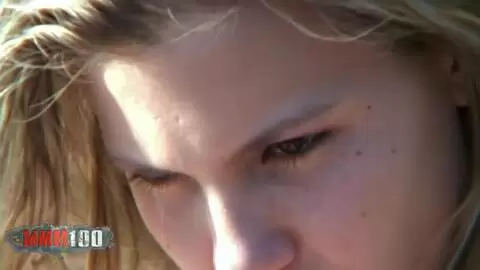 Une belle petite espagnole nue dans la nature photo 05