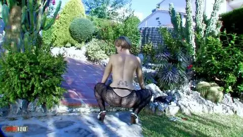 La jolie teen blonde Yakima se déshabillant  photo 14