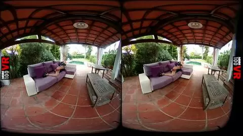 Vidéo VR 3d avec Yasmin Daferro jouant avec un gode en uniforme de nonne photo 15