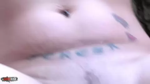 La belle MILF latina Yesenia Rock pose sur les rochers  photo 09