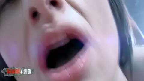 Yosune une milf espagnole à gros seins spectaculaire baise avec son mec sur le canapé photo 14