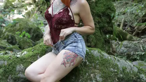 Session de photos en exterieur avec la magnifique actrice espagnole Yuno Love photo 1