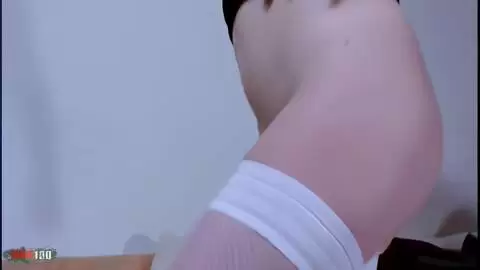 Rousse se masturbe  avec son gode photo 03