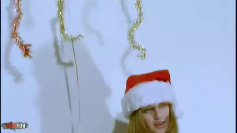 La très excitante Yvonne se dénude  photo 12